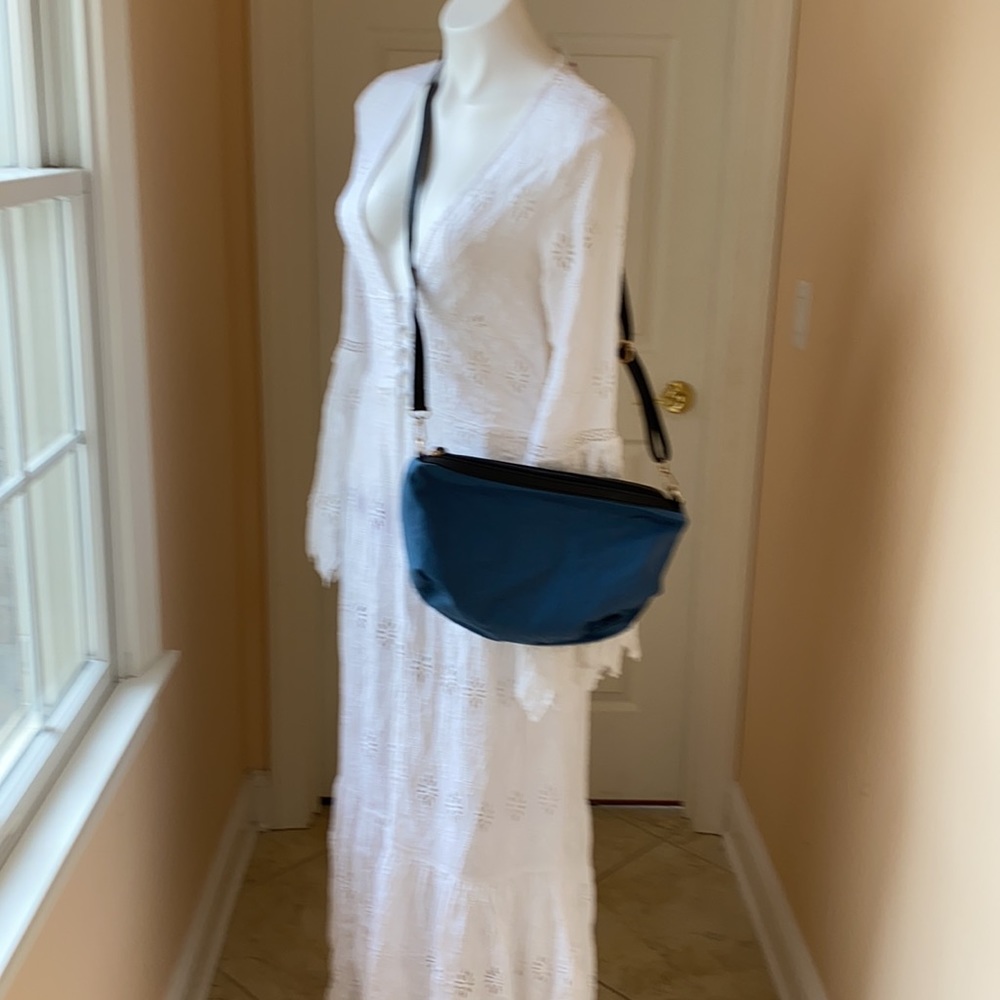 crossbody - Picture 2 of 6